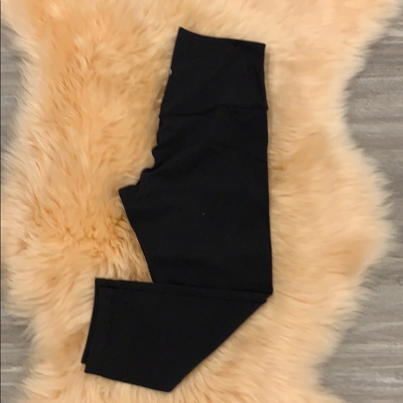 ⭐️ SOLD ⭐️ Lululemon Align Crop - Picture 1 of 7